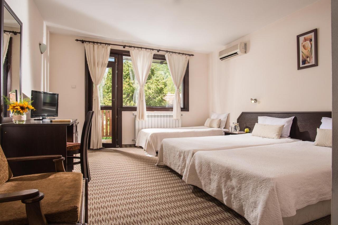 Family Hotel Bile Beli Osŭm Extérieur photo