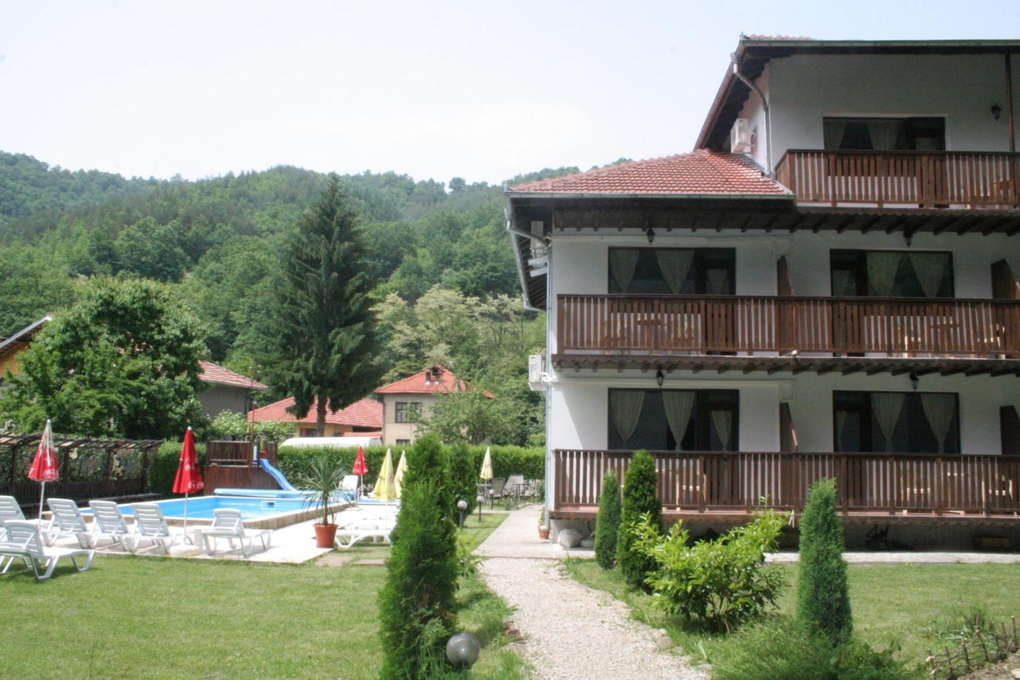 Family Hotel Bile Beli Osŭm Extérieur photo