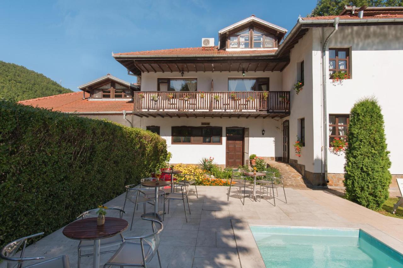 Family Hotel Bile Beli Osŭm Extérieur photo